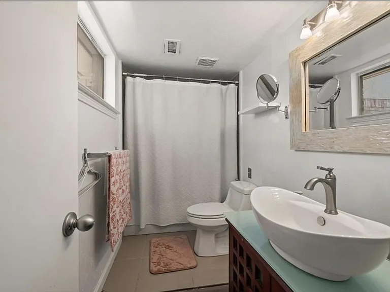 525 Towne House Ln — Photo 15