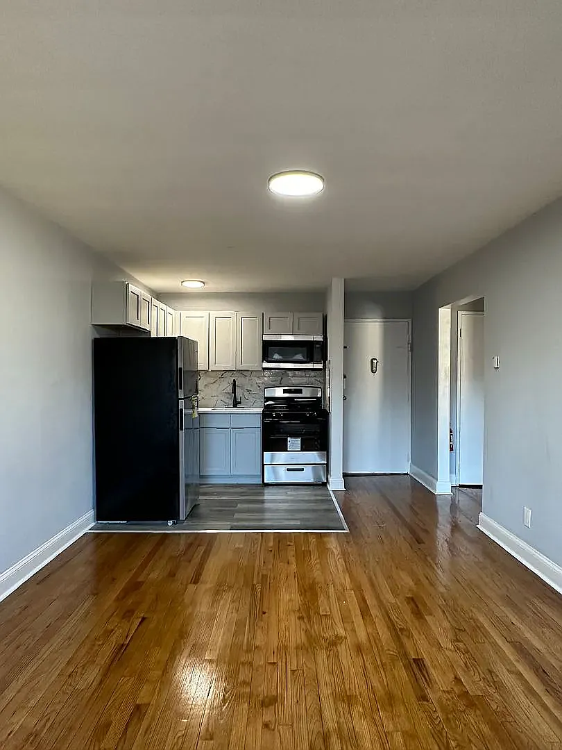 405 Grove St — Photo 3