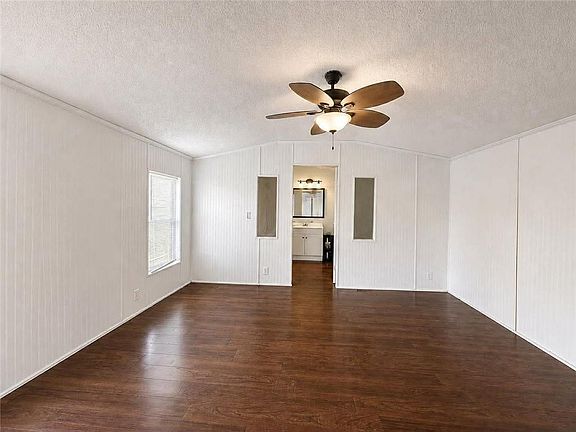 5th image of 809 W 9th St