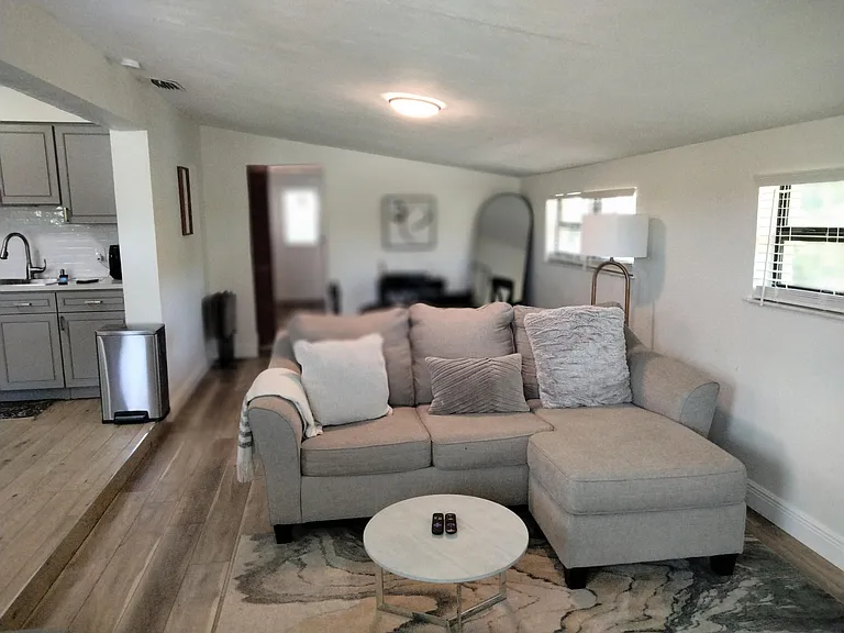 1150 NE County Line Rd — Photo 14