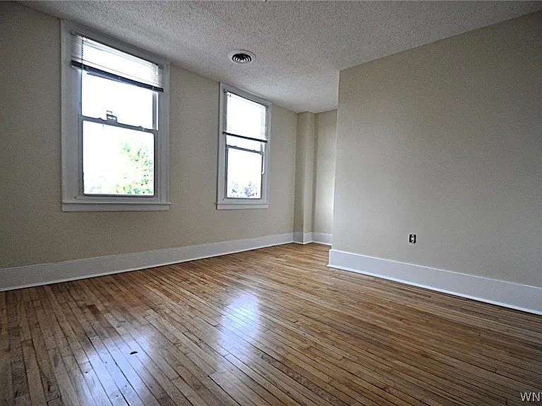 8525 Main St — Photo 10