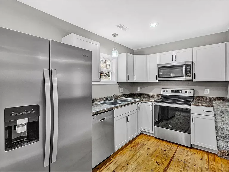 1423 Varnell Ave NE — Photo 3