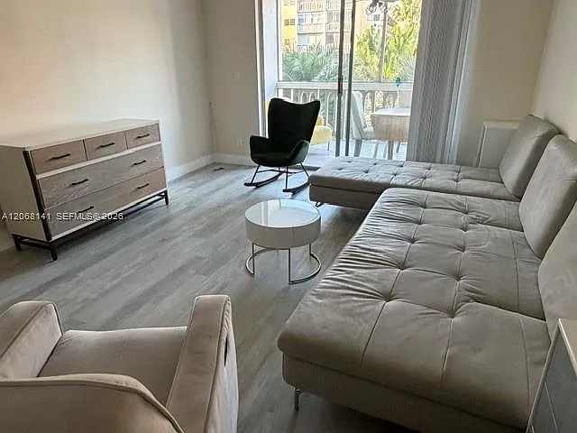 901 NE 14th Ave #305 — Photo 9