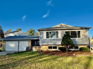 8781 Pleasant Ave, Hickory Hills, IL 60457