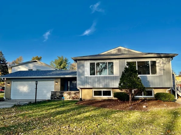 8781 Pleasant Ave, Hickory Hills, IL 60457