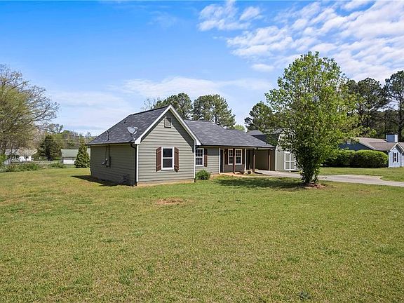 2nd image of 40 Jennifer Ln