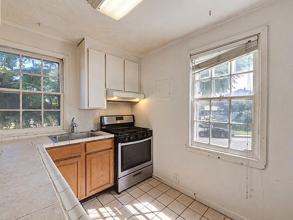 4th image of 62 Parrott Street