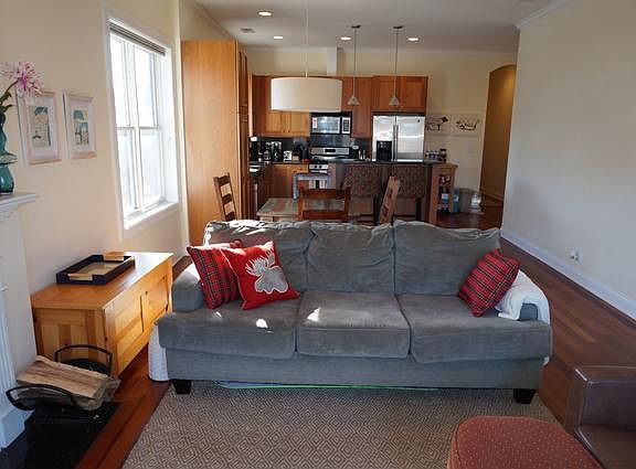 2nd image of 4332 N Ashland Ave #4S