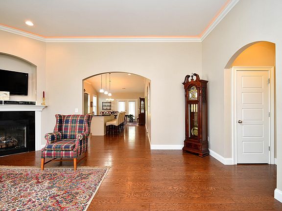 4th image of 104 Red Rock Ln