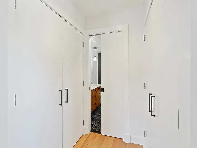 1524 Independence Ave SE #102 — Photo 6