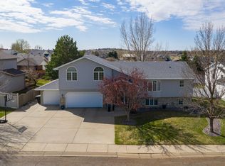 1195 20th St W, Dickinson, ND 58601