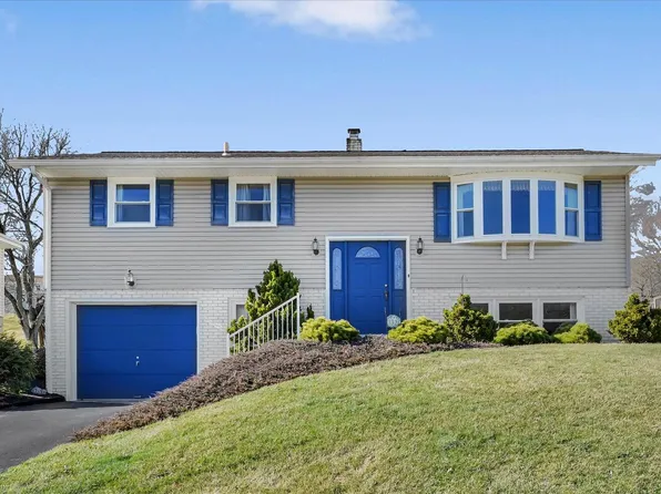 1321 Woodcrest Dr, Reading, PA 19607