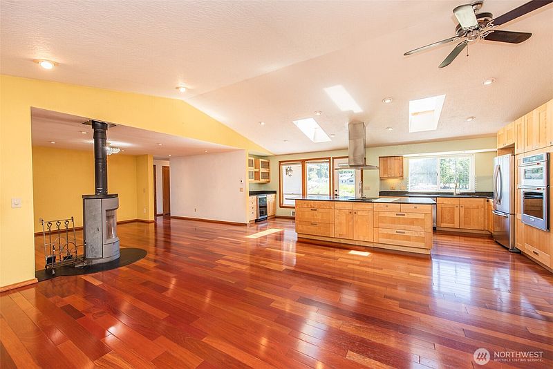 4th image of 1419 S Pacific Vista