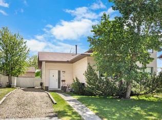41 NW Castleglen Rd NE, Calgary, AB T3J 1P2