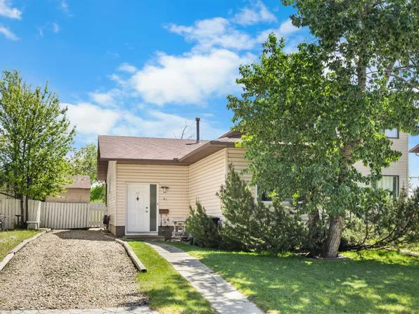 41 NW Castleglen Rd NE, Calgary, AB T3J 1P2