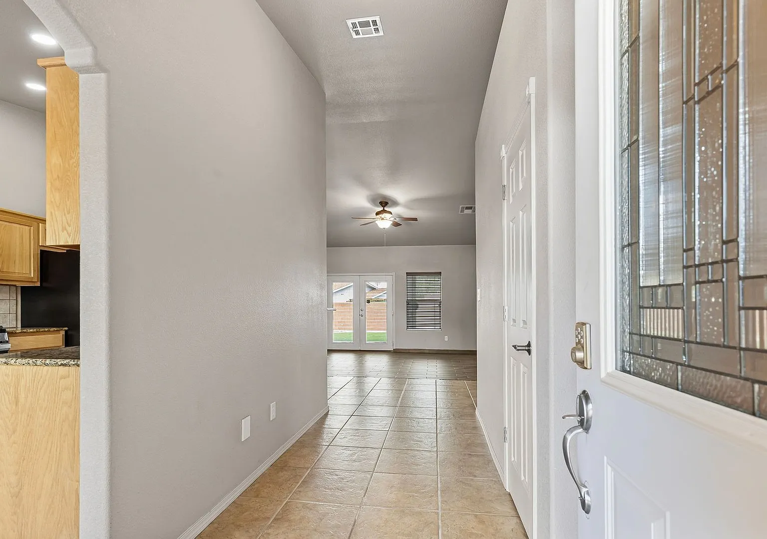 3 Bedroom, 3 Bath Home near Golf Course — Photo 3