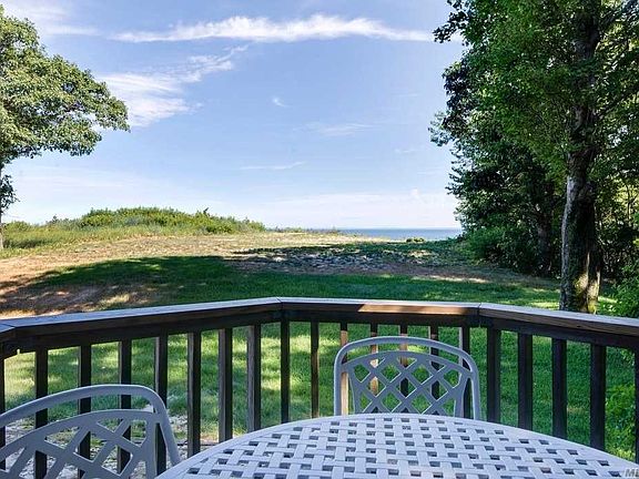 5th image of 301 Fox Hill Dr
