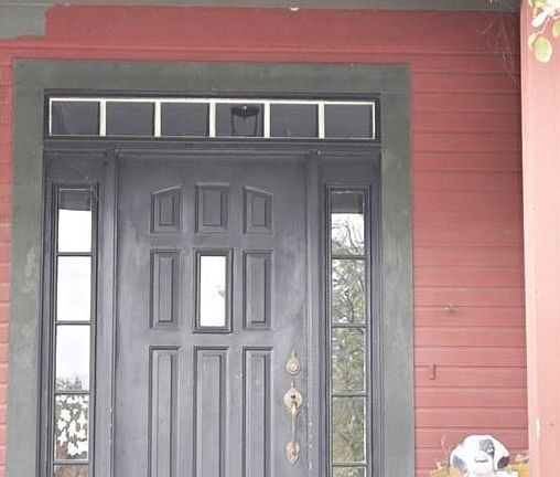 2nd image of 527 Palm Dr