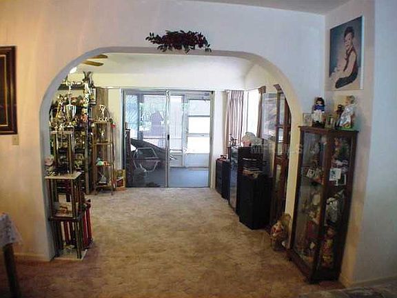 5th image of 606 Gardenia St