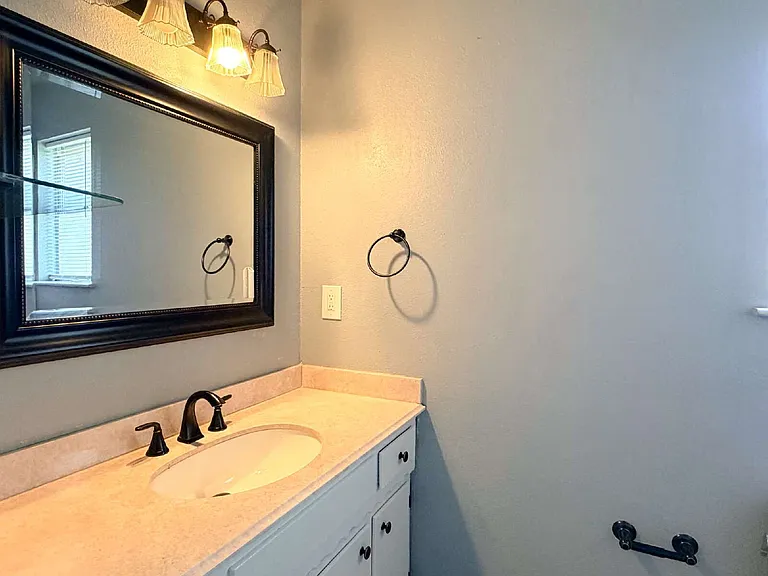604 Mesquite Ave — Photo 17