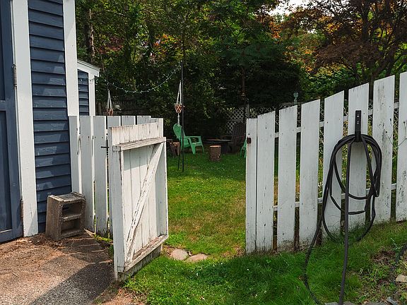 4th image of 310 Pine St #2
