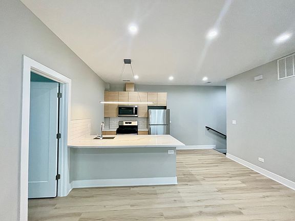 5th image of 2158 W 21st St #7