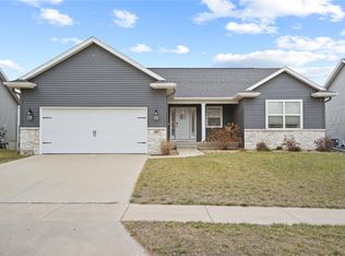 8807 Grand Oaks Dr NE, Cedar Rapids, IA 52402