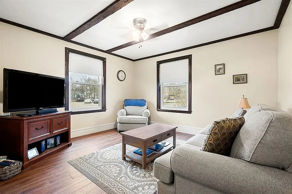 378 Cabot St — Photo 4