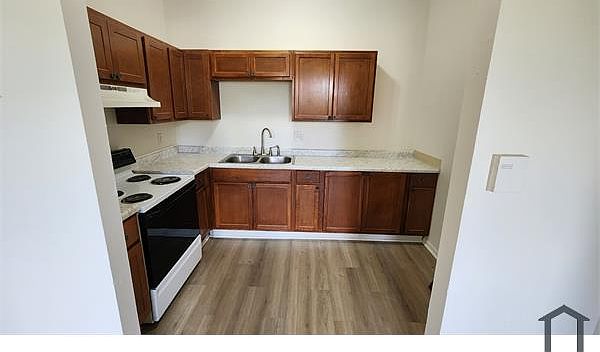 1st image of 5096 Minerva Ave APT C