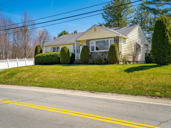 110 Parkway N, Brewer, ME 04412