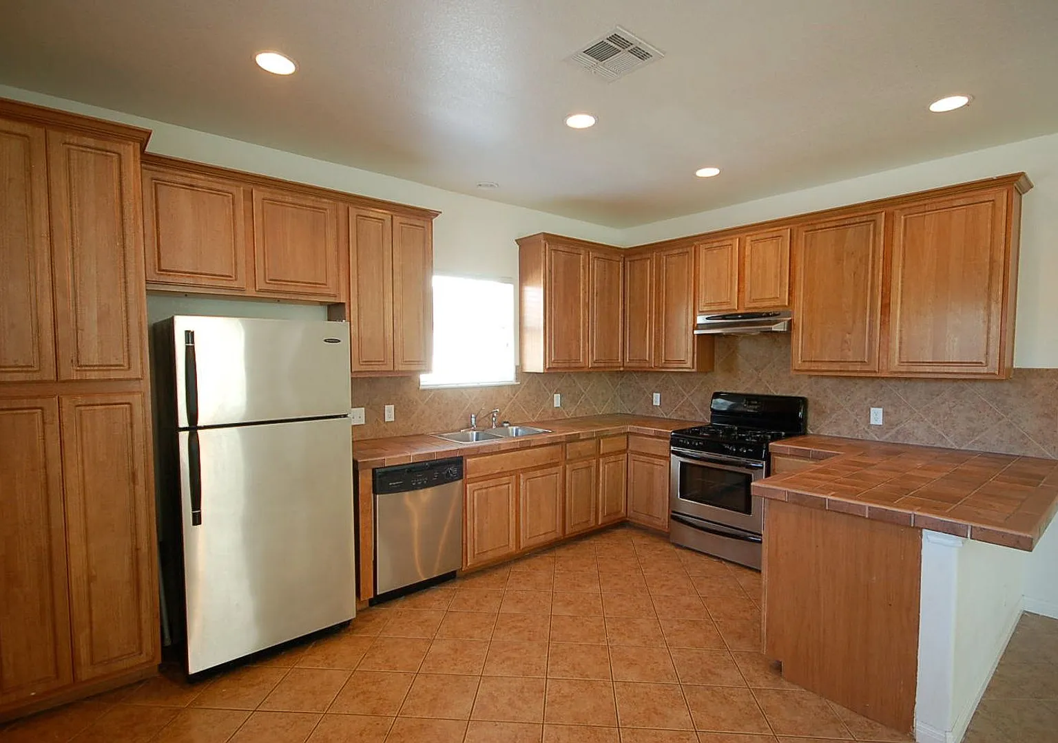 5100 Caswell — Photo 4