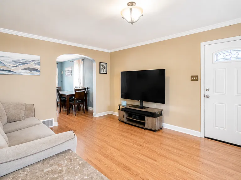 610 Michell St — Photo 4