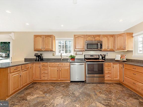 4th image of 2726 Loch Haven Dr