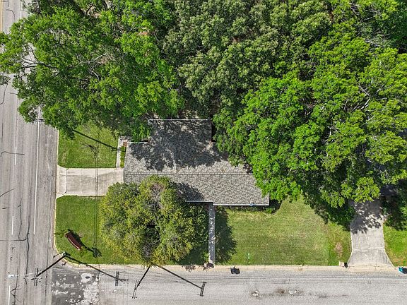 3rd image of 1007 Forrest Ln