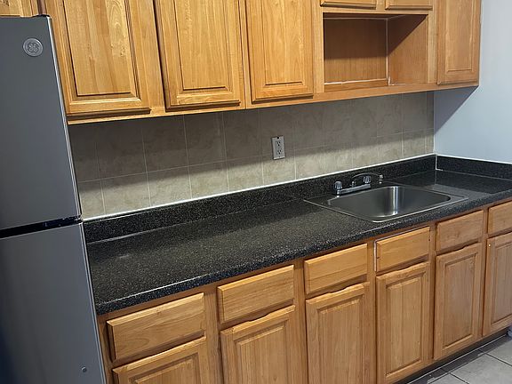 3rd image of 2-4 Berkeley Ave #22C