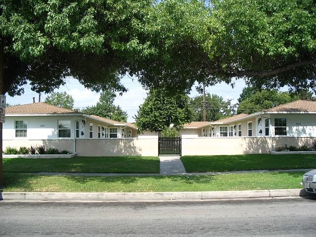 2nd image of 1663 N Hollywood Way