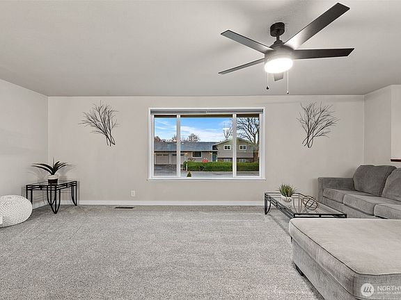 4th image of 250 N Newton Ave
