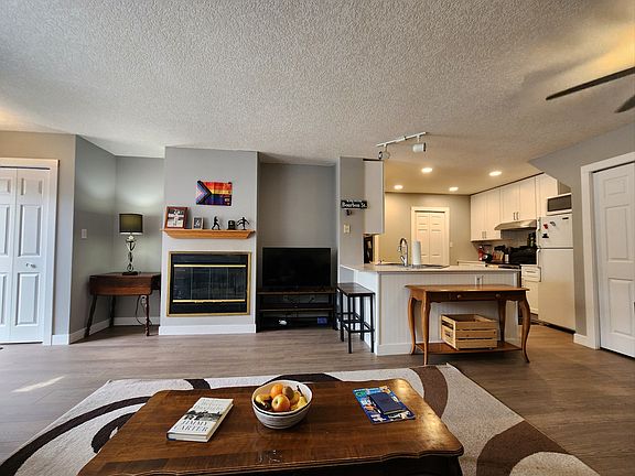 Living room / dining / kitchen