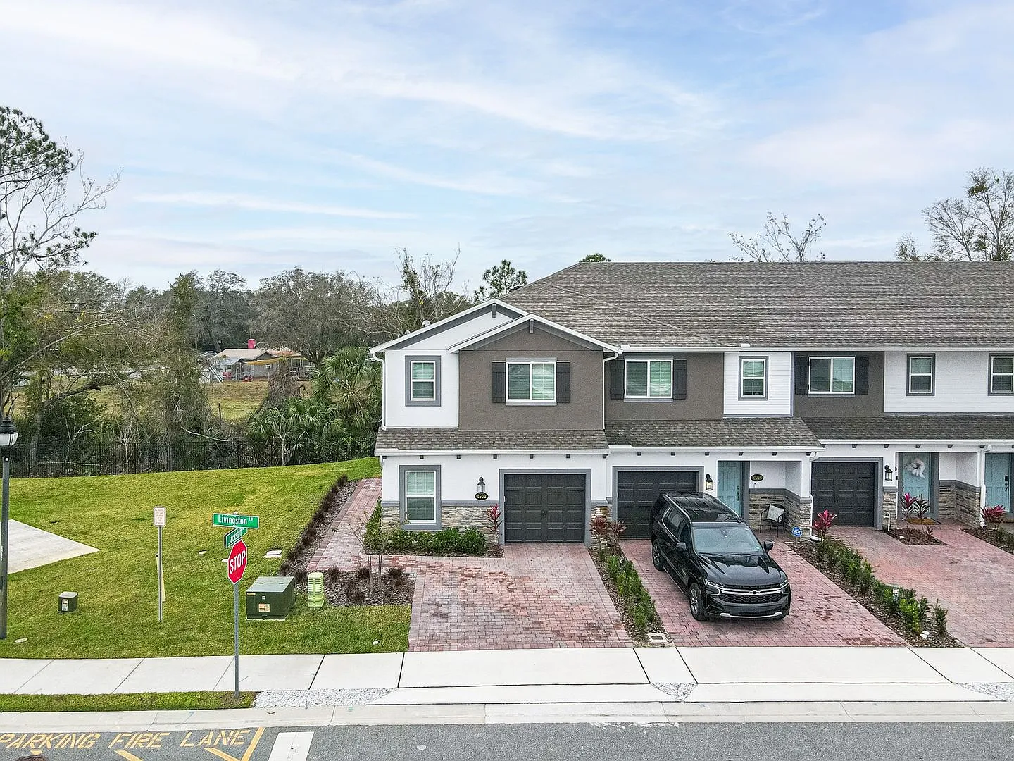 Spacious 4BR/3 Baths Townhome in Oviedo — Photo 1