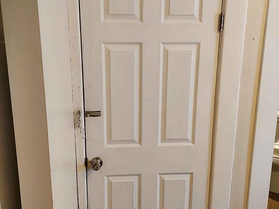 5th image of 623 E 3rd St APT 2W