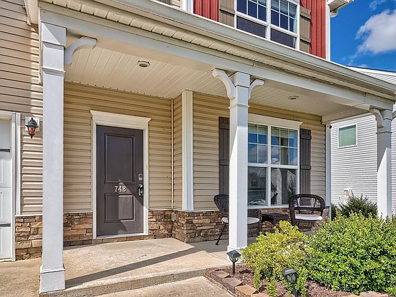 3rd image of 748 Spring Cress Dr