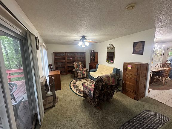 3rd image of 210 Holly Ridge Ln