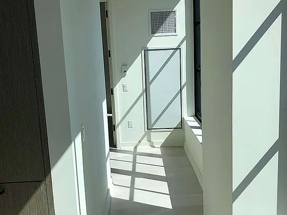 4th image of 959 1st Ave #23E