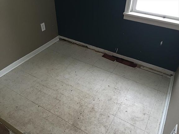 3rd image of 1539 Jackson St