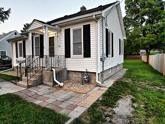 2nd image of 207 N Ash St