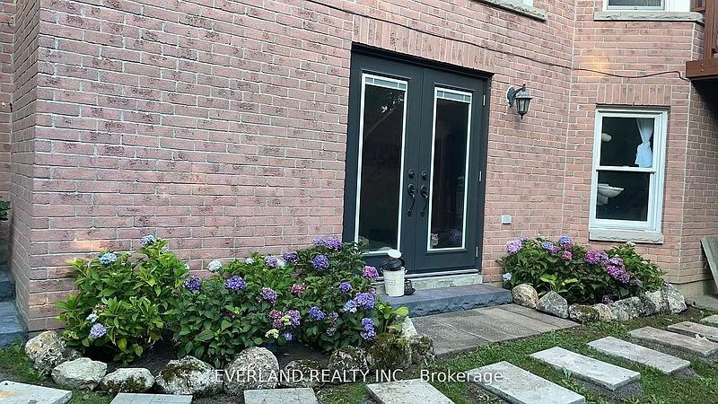 Markham House for rent - 2 Bedrooms — photo 4