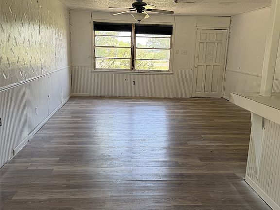 5th image of 504 W Main St
