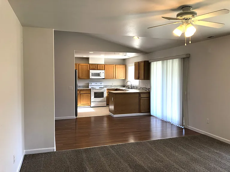 4902 Sierra Dr — Photo 5