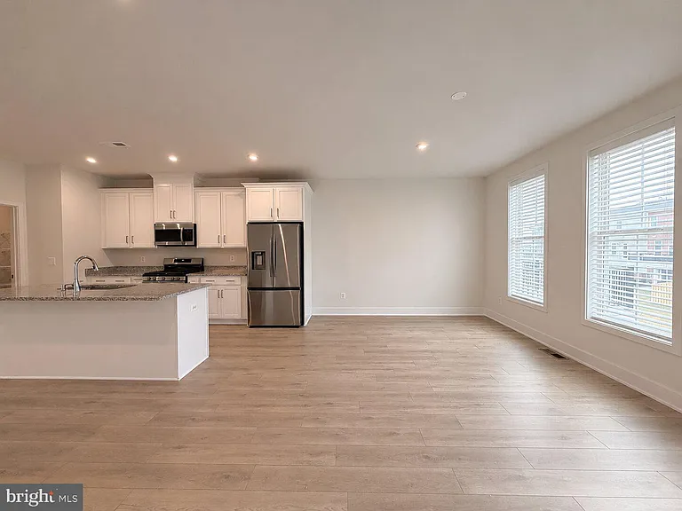 135 Heyford Dr — Photo 23