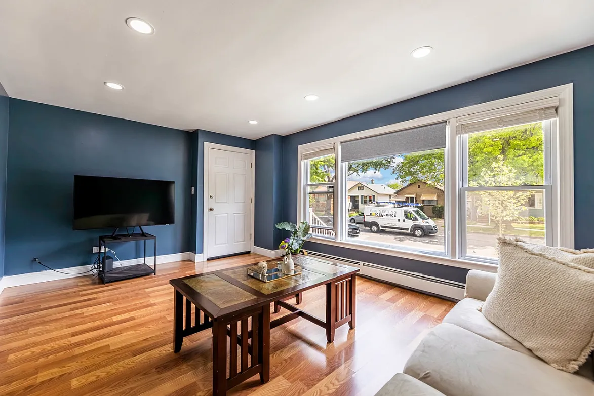 3 bed, 1200 sqft, $2,250 — Photo 4